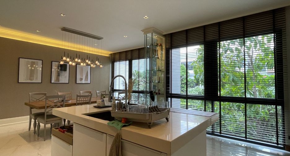 For sale 5 bed house in Huai Khwang, Bangkok