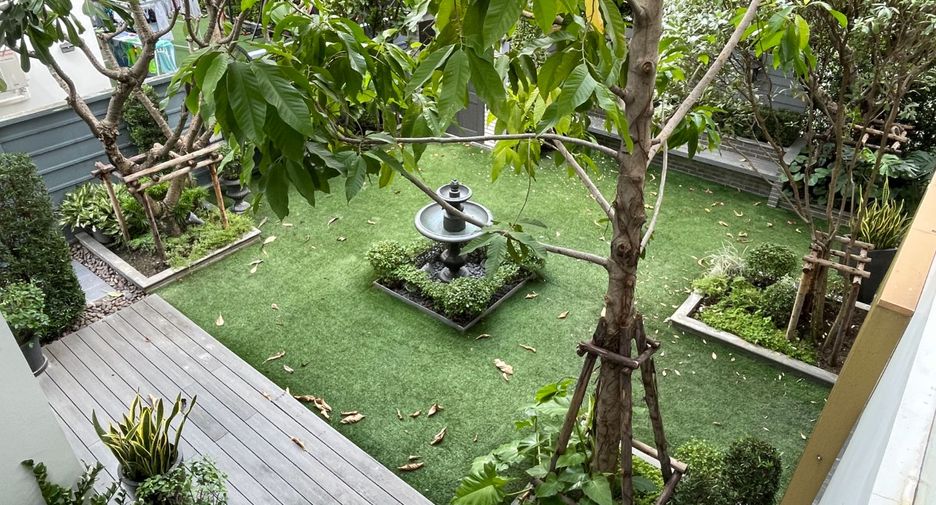 For sale 5 bed house in Huai Khwang, Bangkok
