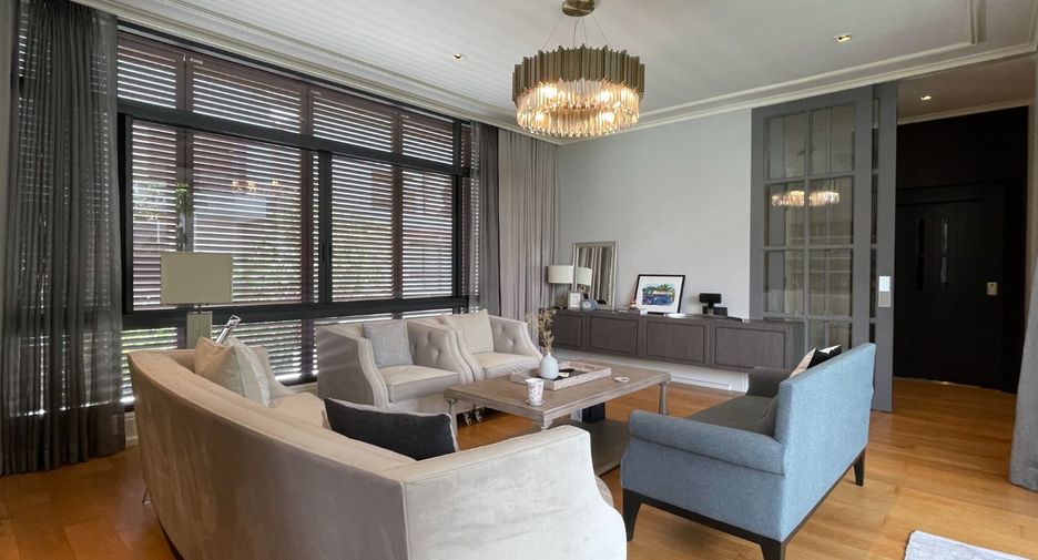 For sale 5 bed house in Huai Khwang, Bangkok
