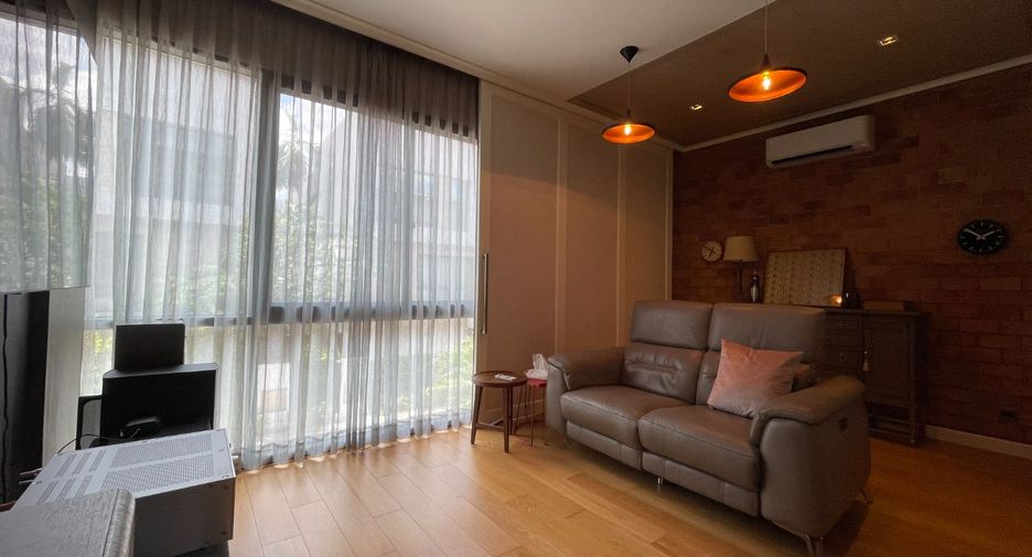 For sale 5 bed house in Huai Khwang, Bangkok