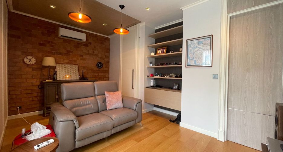 For sale 5 bed house in Huai Khwang, Bangkok