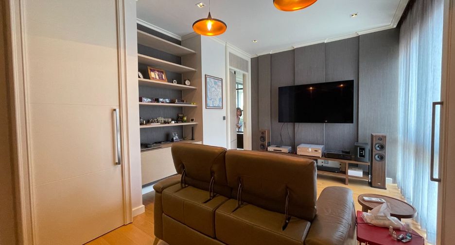 For sale 5 bed house in Huai Khwang, Bangkok