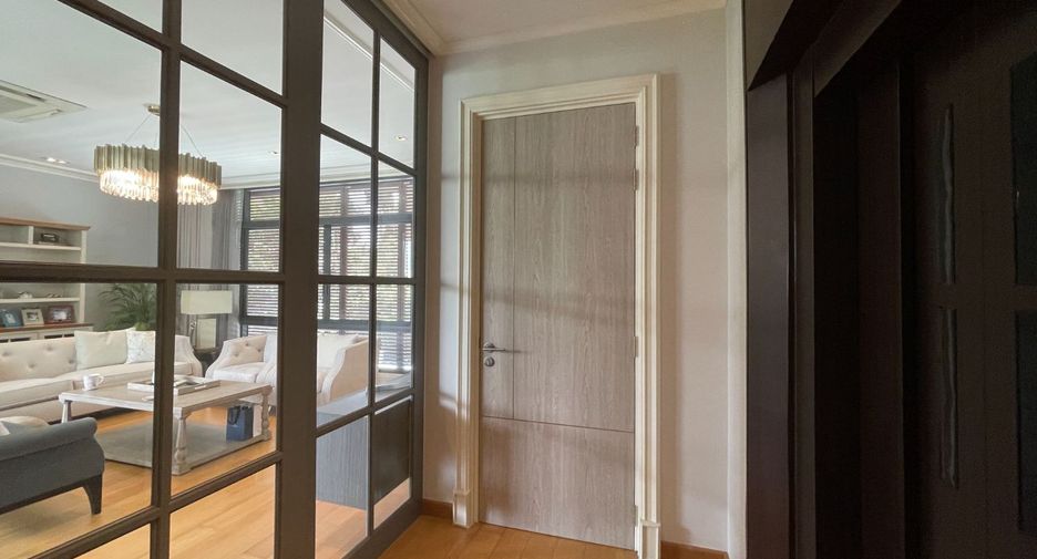 For sale 5 bed house in Huai Khwang, Bangkok