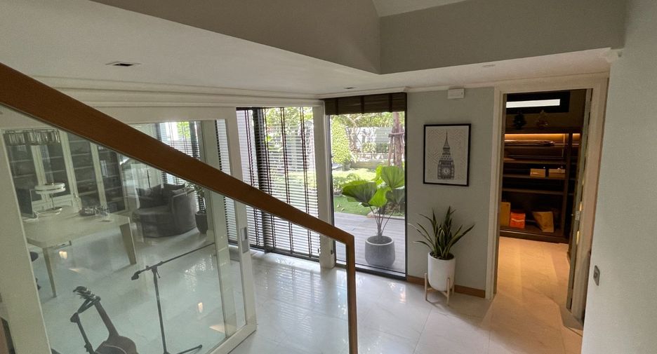 For sale 5 bed house in Huai Khwang, Bangkok