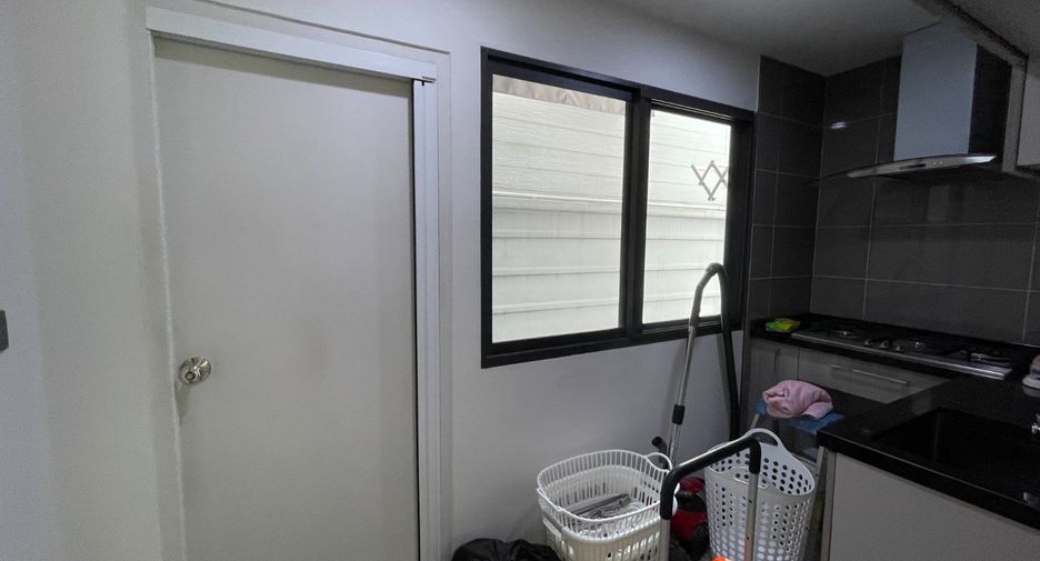 For sale 5 bed house in Huai Khwang, Bangkok