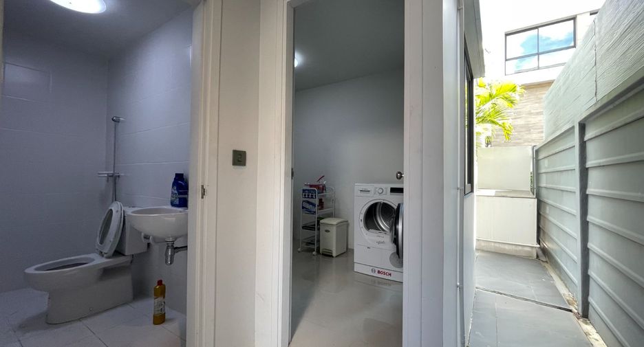 For sale 5 bed house in Huai Khwang, Bangkok