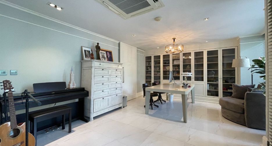 For sale 5 bed house in Huai Khwang, Bangkok