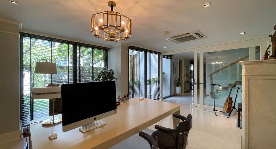 For sale 5 bed house in Huai Khwang, Bangkok