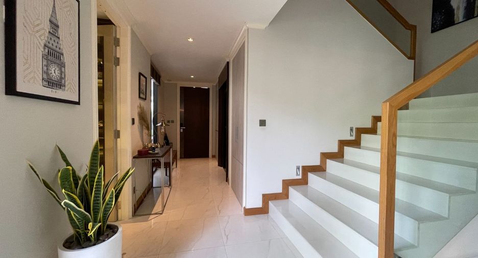 For sale 5 bed house in Huai Khwang, Bangkok