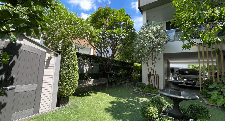 For sale 5 bed house in Huai Khwang, Bangkok