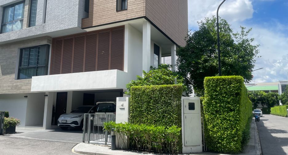 For sale 5 bed house in Huai Khwang, Bangkok