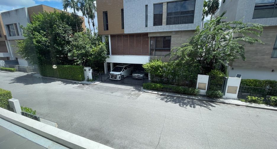 For sale 5 bed house in Huai Khwang, Bangkok