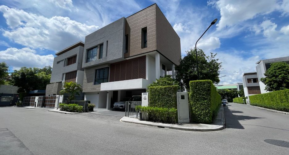 For sale 5 bed house in Huai Khwang, Bangkok