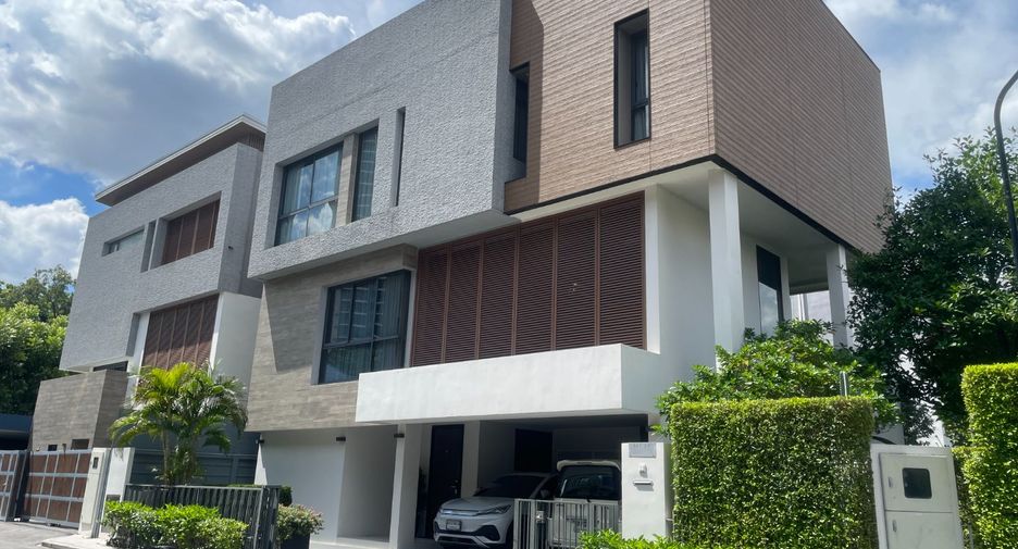For sale 5 bed house in Huai Khwang, Bangkok