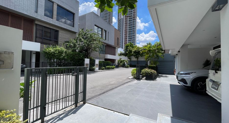 For sale 5 bed house in Huai Khwang, Bangkok