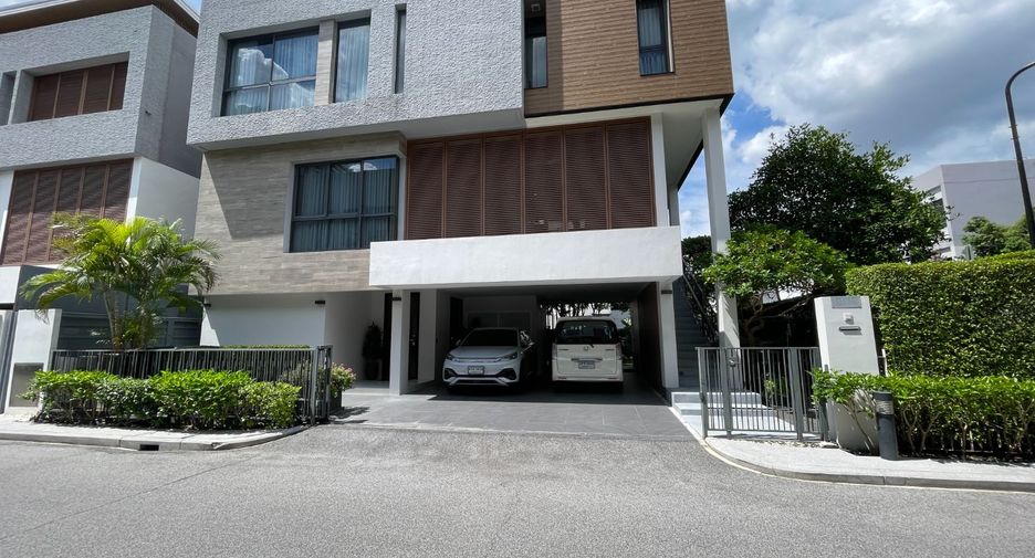 For sale 5 bed house in Huai Khwang, Bangkok