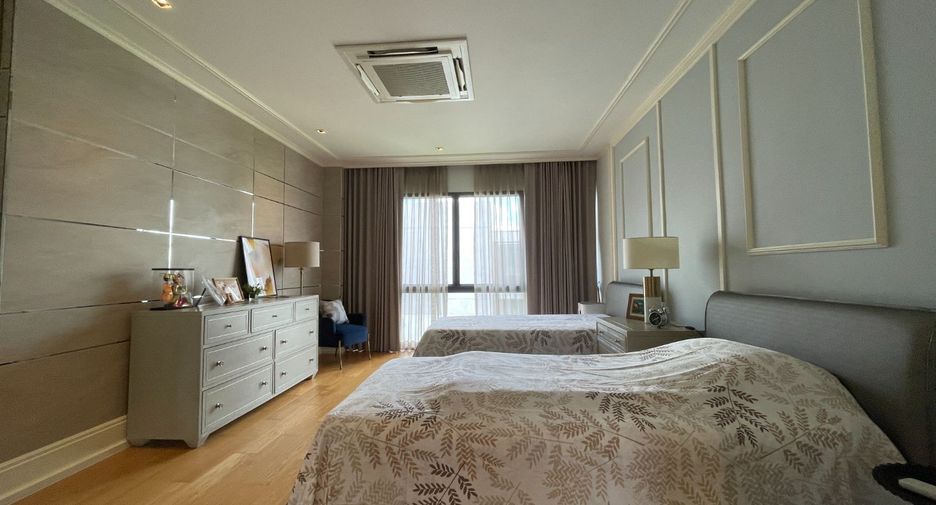 For sale 5 bed house in Huai Khwang, Bangkok