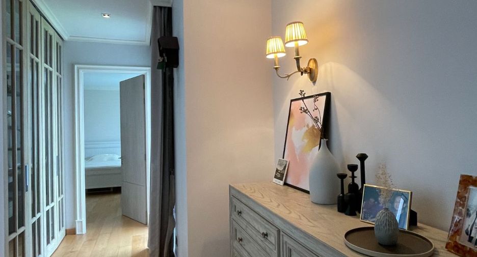 For sale 5 bed house in Huai Khwang, Bangkok