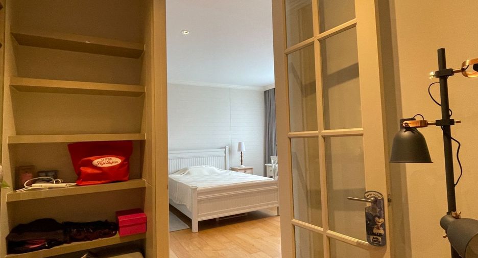For sale 5 bed house in Huai Khwang, Bangkok