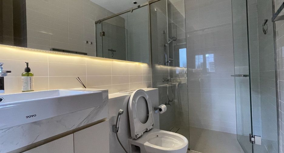 For sale 5 bed house in Huai Khwang, Bangkok