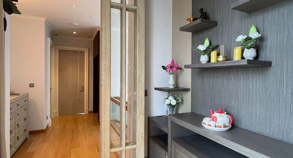 For sale 5 bed house in Huai Khwang, Bangkok