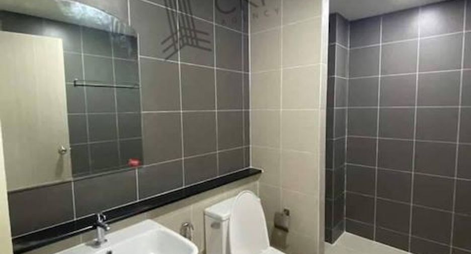 For sale 1 bed condo in Si Racha, Chonburi