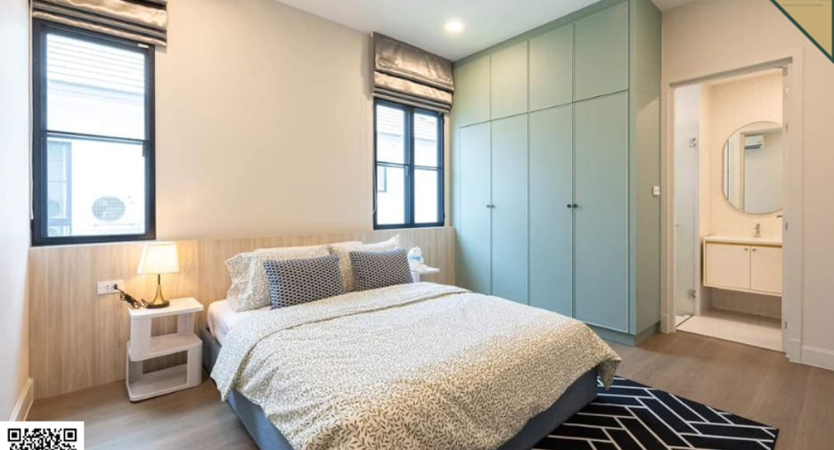 For sale 4 bedrooms house in Saphan Sung, Bangkok