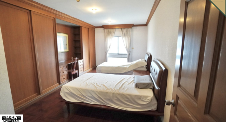 For sale 3 bedrooms condo in Watthana, Bangkok
