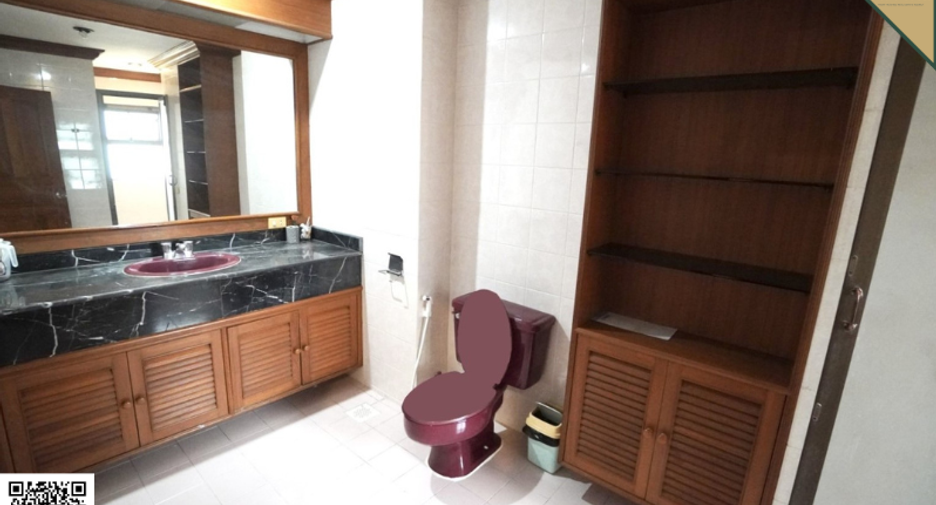 For sale 3 bedrooms condo in Watthana, Bangkok