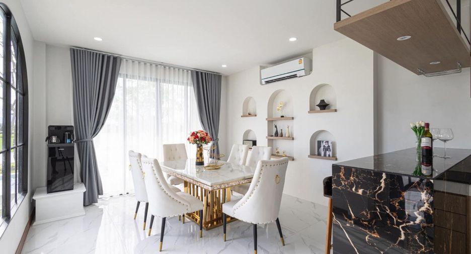 For rent 3 bedrooms house in San Kamphaeng, Chiang Mai