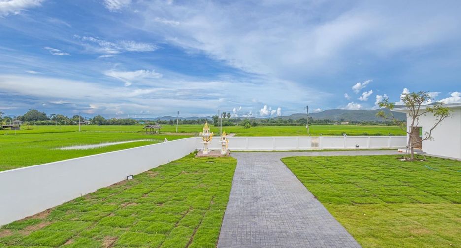For rent 3 bedrooms house in San Kamphaeng, Chiang Mai