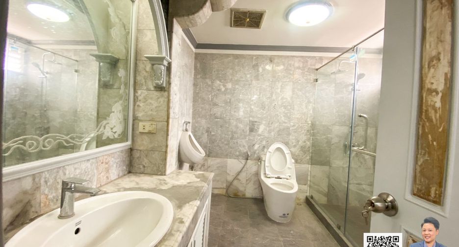 For sale 3 Beds condo in Watthana, Bangkok