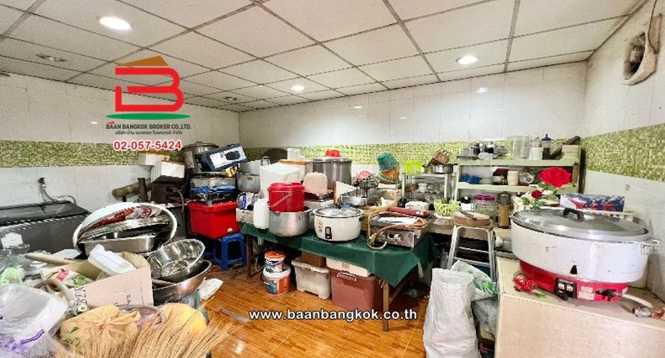 Casa adosada en venta de 4 habitaciones en Khan Na Yao, Bangkok
