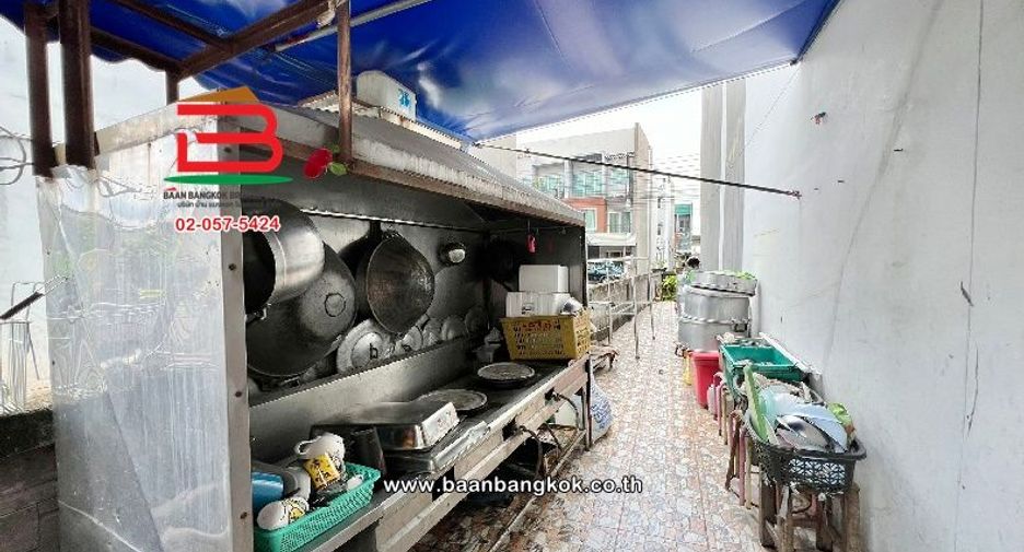 Casa adosada en venta de 4 habitaciones en Khan Na Yao, Bangkok