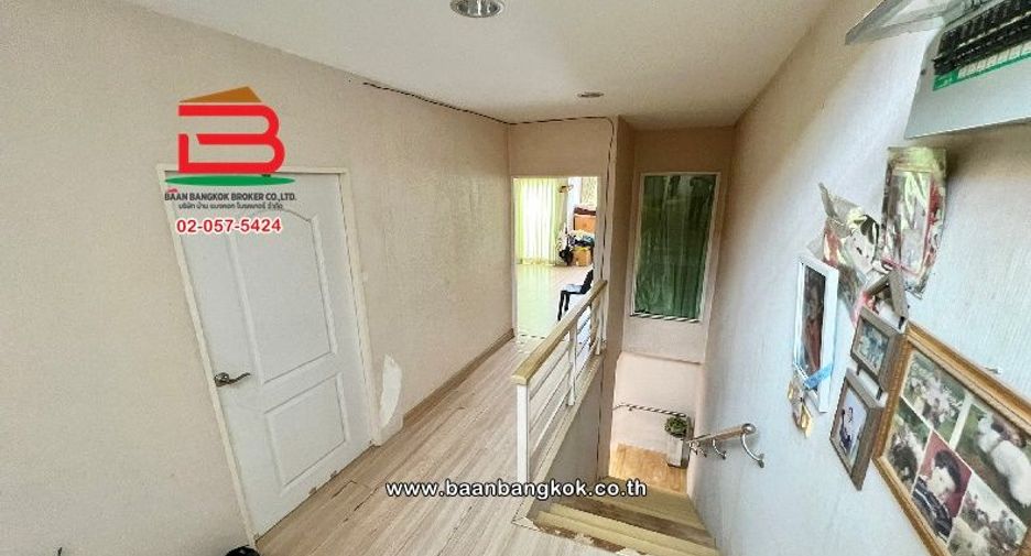 Casa adosada en venta de 4 habitaciones en Khan Na Yao, Bangkok