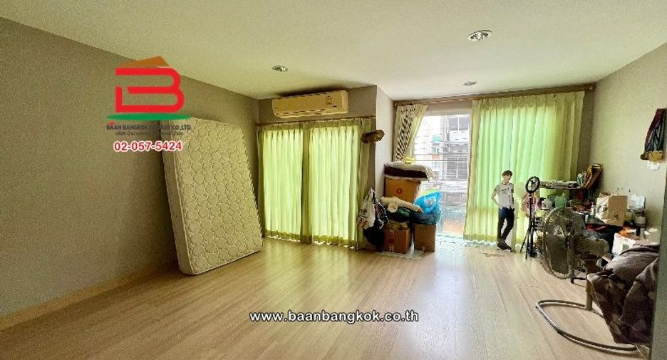 Casa adosada en venta de 4 habitaciones en Khan Na Yao, Bangkok