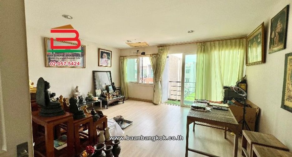 Casa adosada en venta de 4 habitaciones en Khan Na Yao, Bangkok