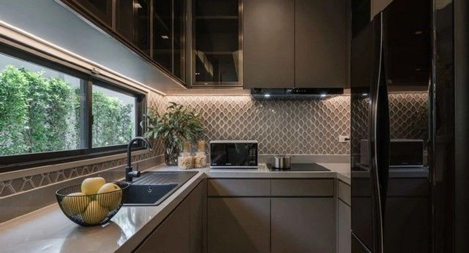 For sale 4 ベッドルーム house in Saphan Sung, Bangkok