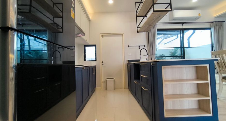 For rent 3 bedrooms townhouse in Bang Phli, Samut Prakan