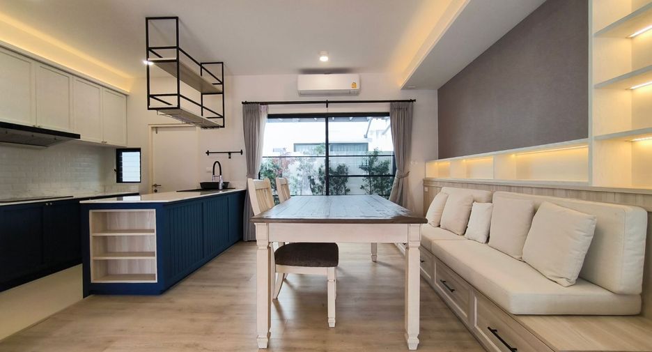 For rent 3 bedrooms townhouse in Bang Phli, Samut Prakan