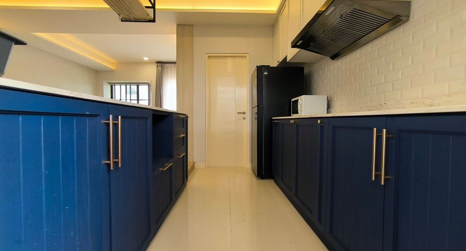 For rent 3 bedrooms townhouse in Bang Phli, Samut Prakan
