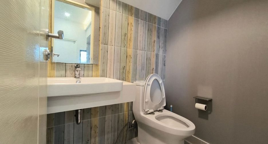 For rent 3 bedrooms townhouse in Bang Phli, Samut Prakan