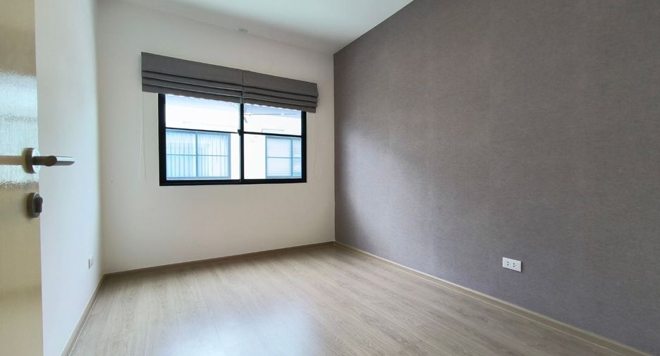 For rent 3 bedrooms townhouse in Bang Phli, Samut Prakan