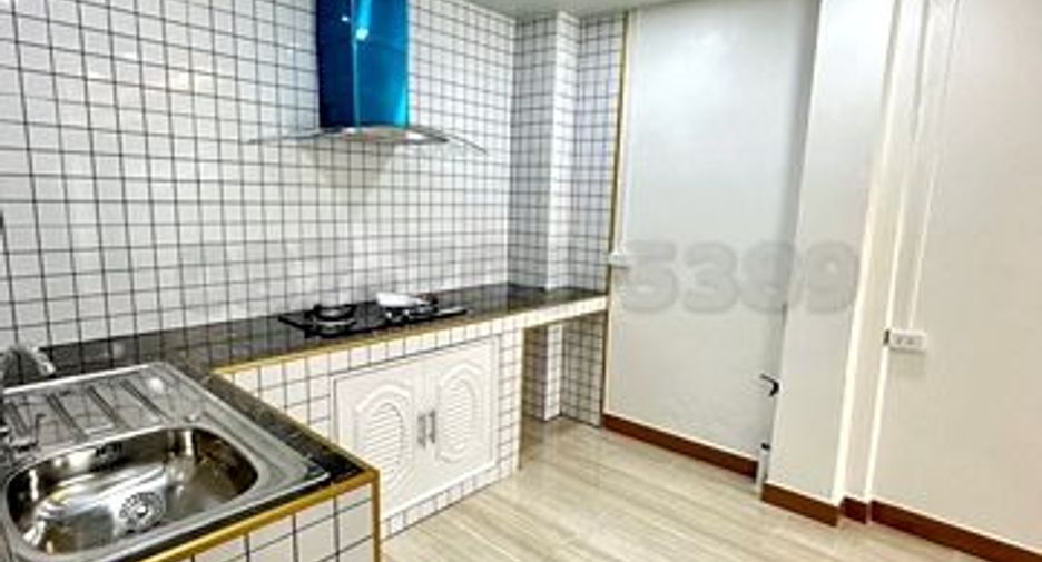 For sale 2 bedrooms townhouse in Don Mueang, Bangkok
