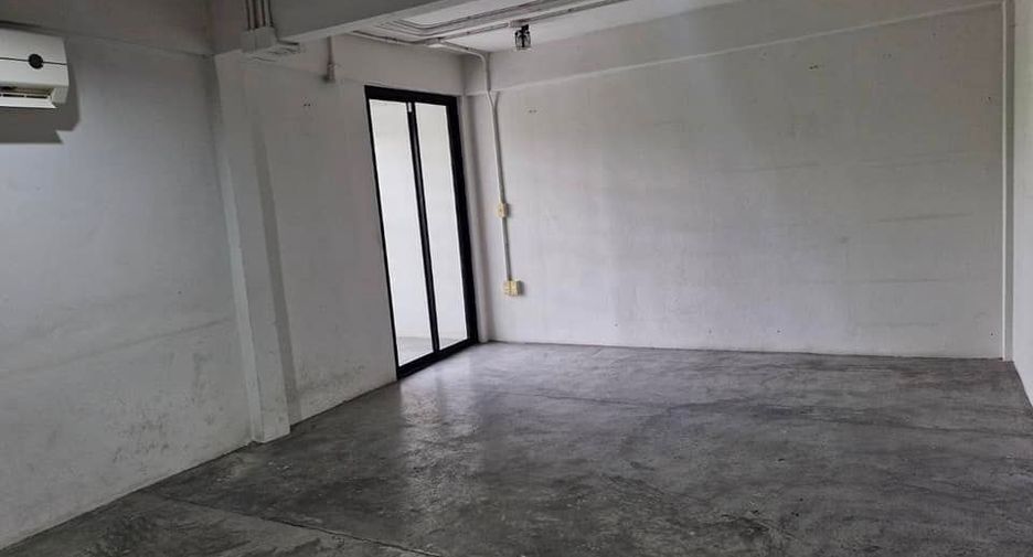 出租 3 卧室 独立屋 在 Bang Na, 曼谷