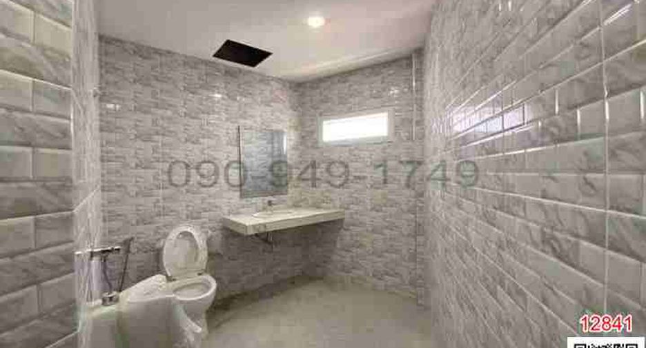 For rent 5 bedrooms retail Space in Khlong Toei, Bangkok