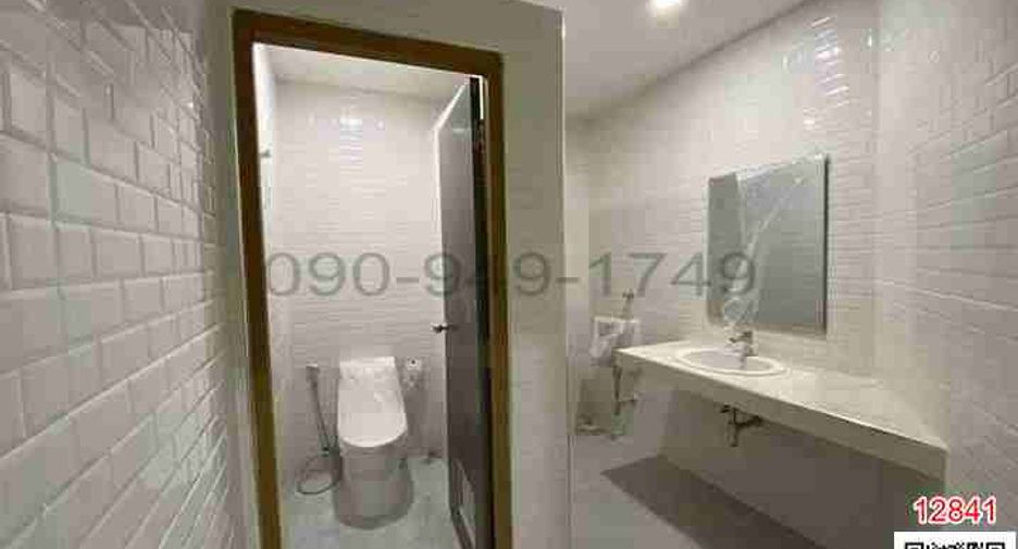 For rent 5 bedrooms retail Space in Khlong Toei, Bangkok