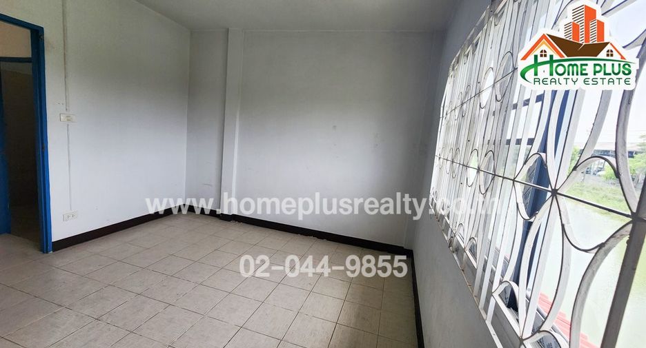 For sale 2 bedrooms townhouse in Min Buri, Bangkok