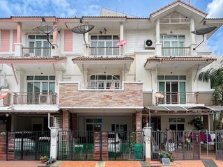 For sale 3 bed townhouse in Yan Nawa, Bangkok