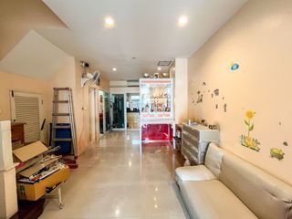 For sale 3 bed townhouse in Yan Nawa, Bangkok